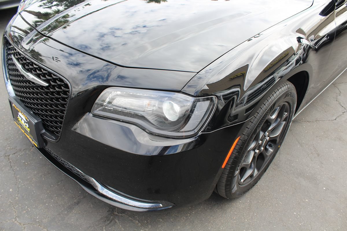 Used 2019 Chrysler 300 S AWD/4WD image 10