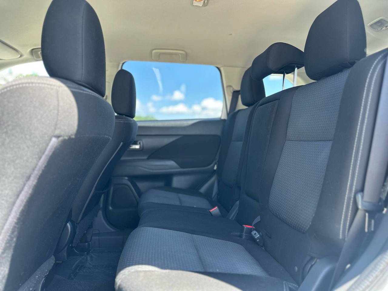 Used 2017 Mitsubishi Outlander SE AWD/4WD image 14