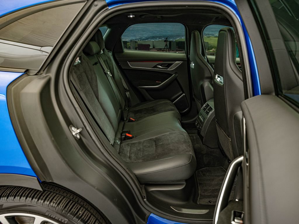 Used 2022 Jaguar F-PACE SVR image 34