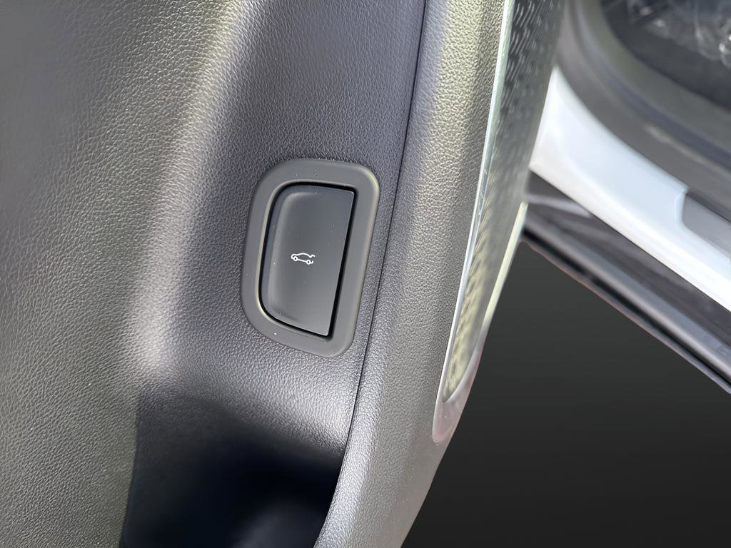 Used 2025 Buick Enclave Sport Touring image 18