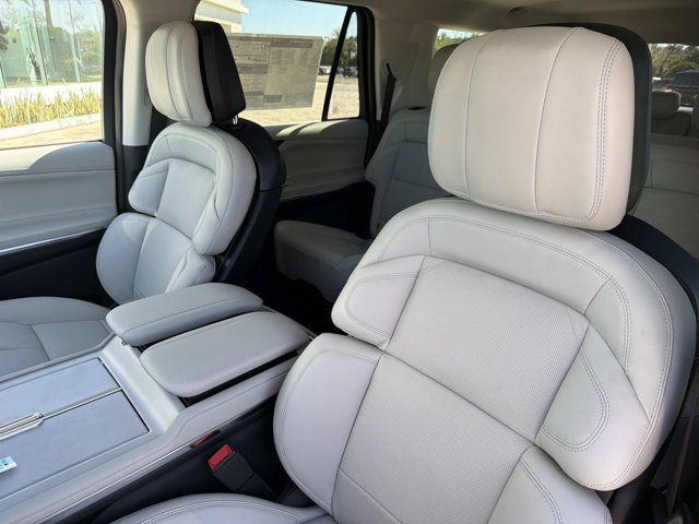New 2026 Lincoln Navigator L Reserve AWD/4WD image 13