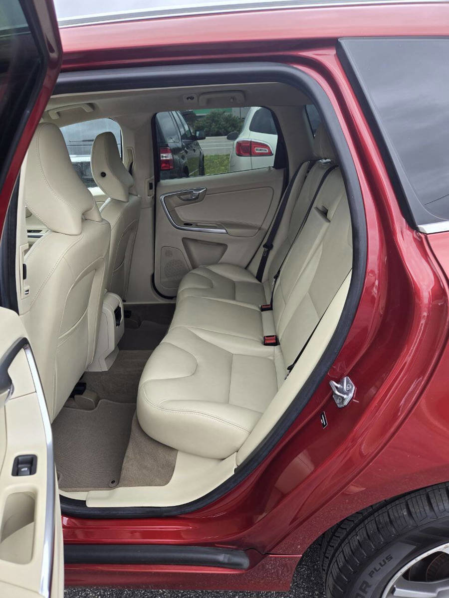 Used 2015 Volvo XC60 T6 Premier Plus image 15