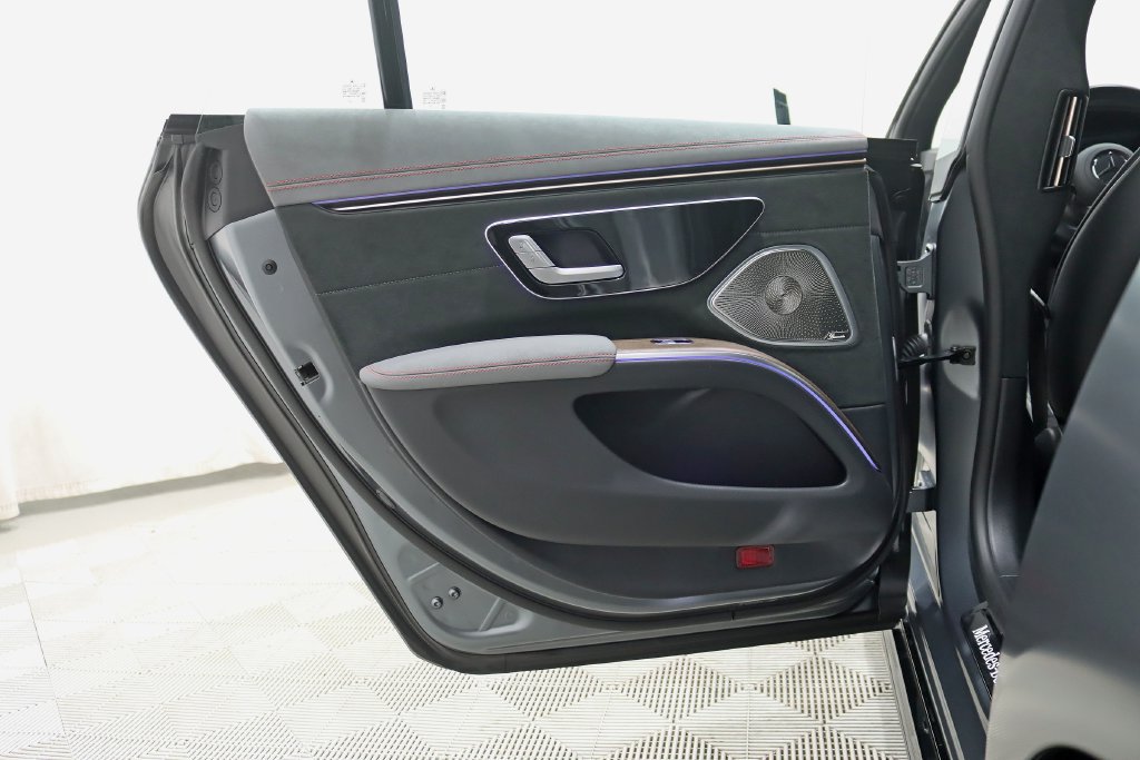 Used 2023 Mercedes-Benz EQS 580 4MATIC Sedan image 37
