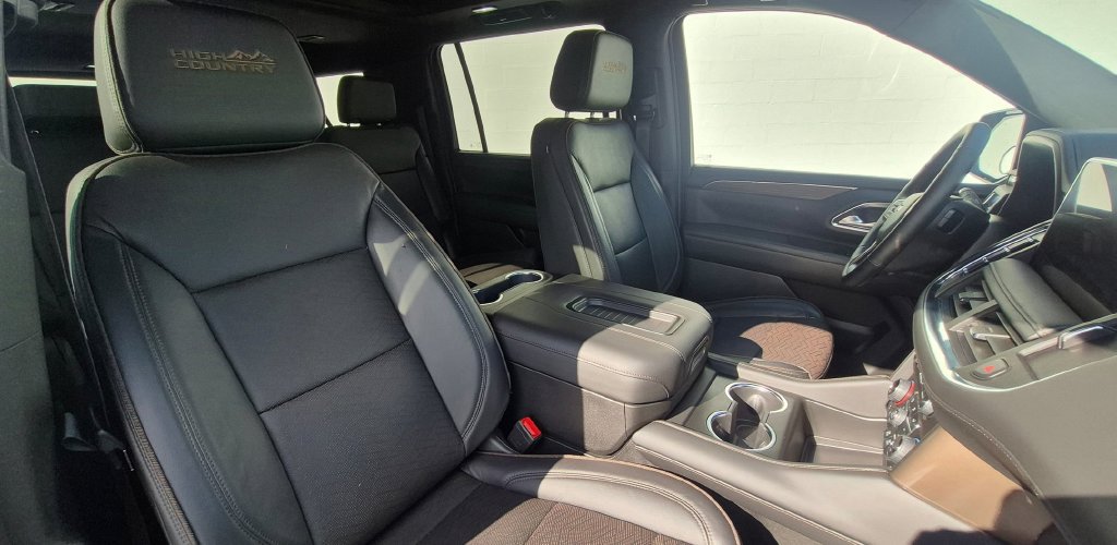 Used 2024 Chevrolet Suburban High Country AWD/4WD image 4