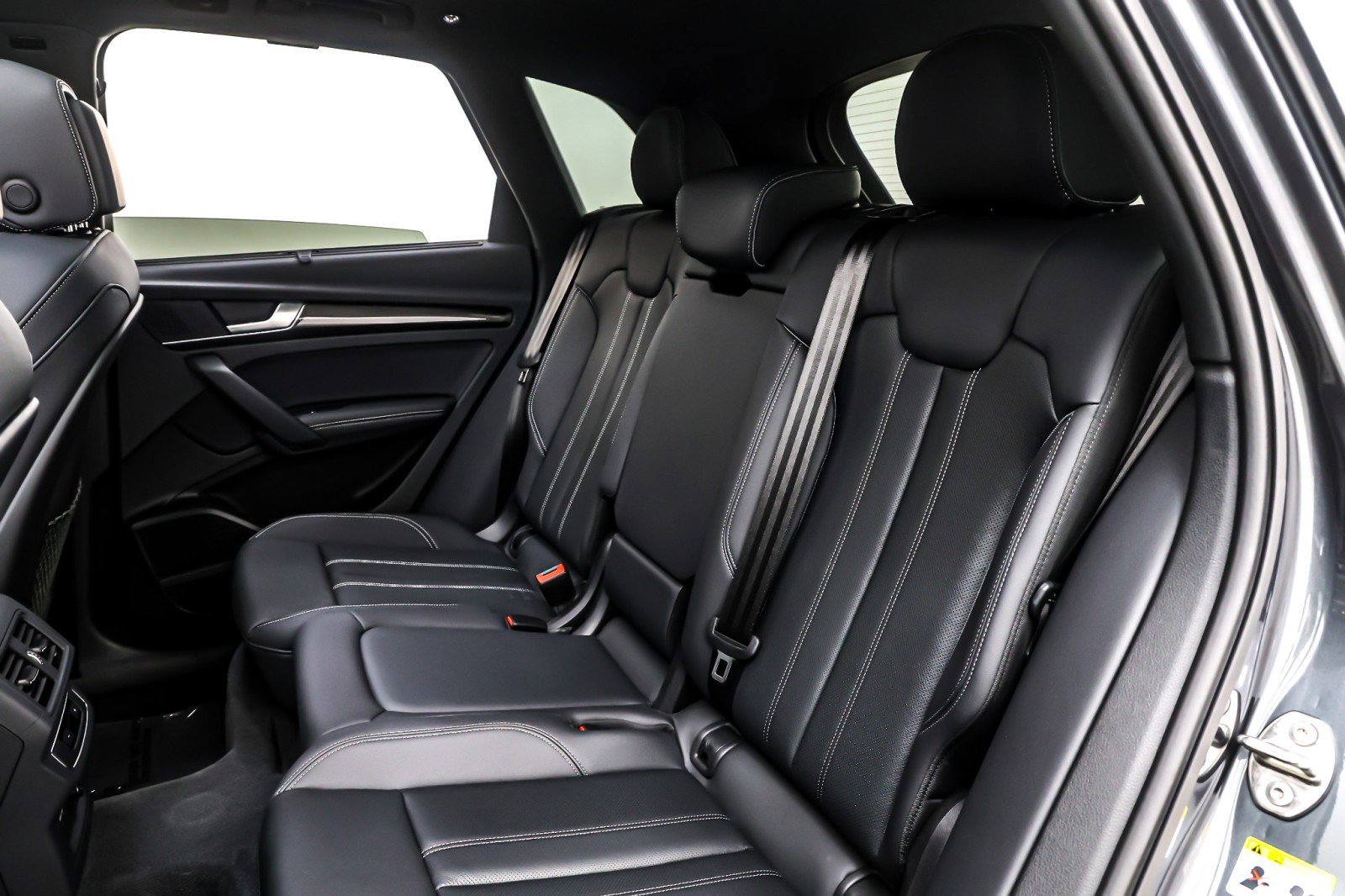 Used 2024 Audi SQ5 Premium Plus w/ Premium Plus Package image 9