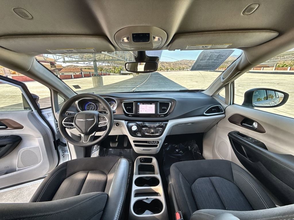 Used 2024 Chrysler Voyager LX FWD image 11