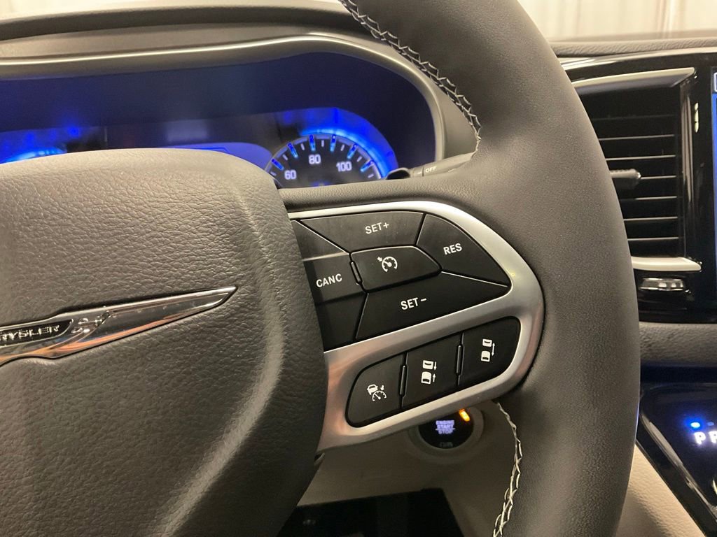 Used 2023 Chrysler Pacifica Touring-L FWD image 18