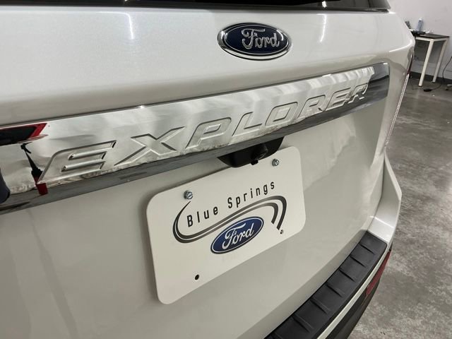 Used 2022 Ford Explorer XLT image 5