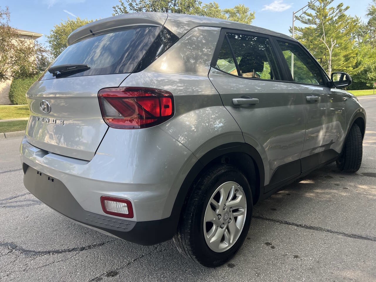 Used 2020 Hyundai Venue SE image 6