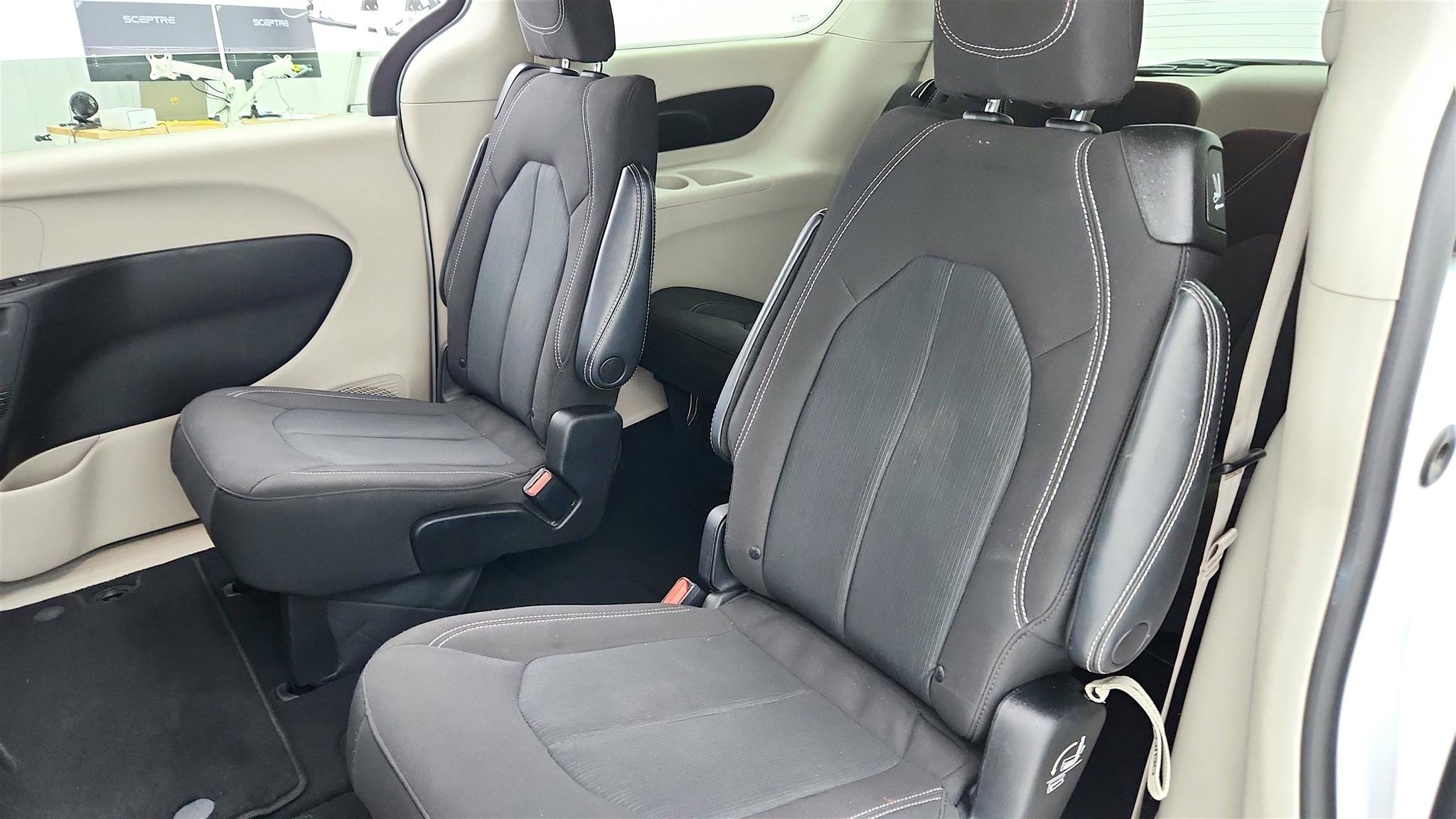 Used 2023 Chrysler Voyager LX FWD image 32