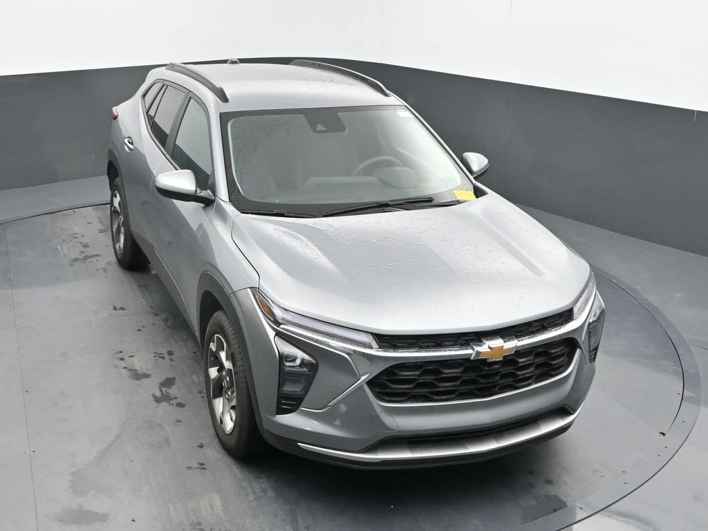 Used 2025 Chevrolet Trax LT FWD image 29