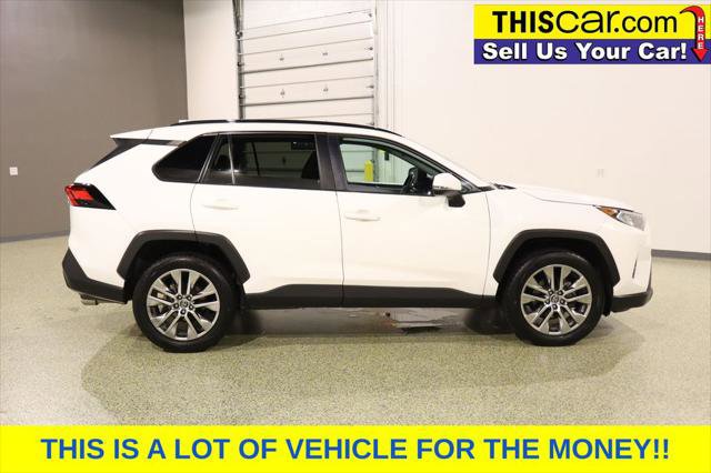 Used 2020 Toyota RAV4 XLE Premium image 8