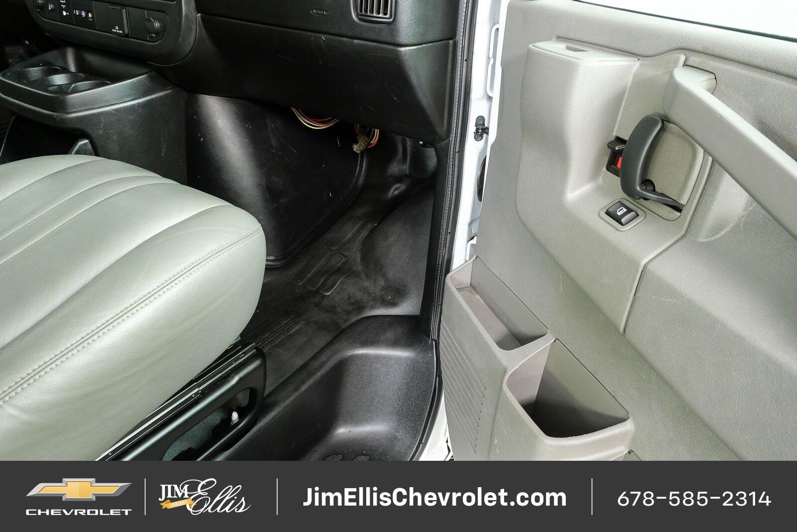 Used 2017 GMC Savana 2500 RWD image 19