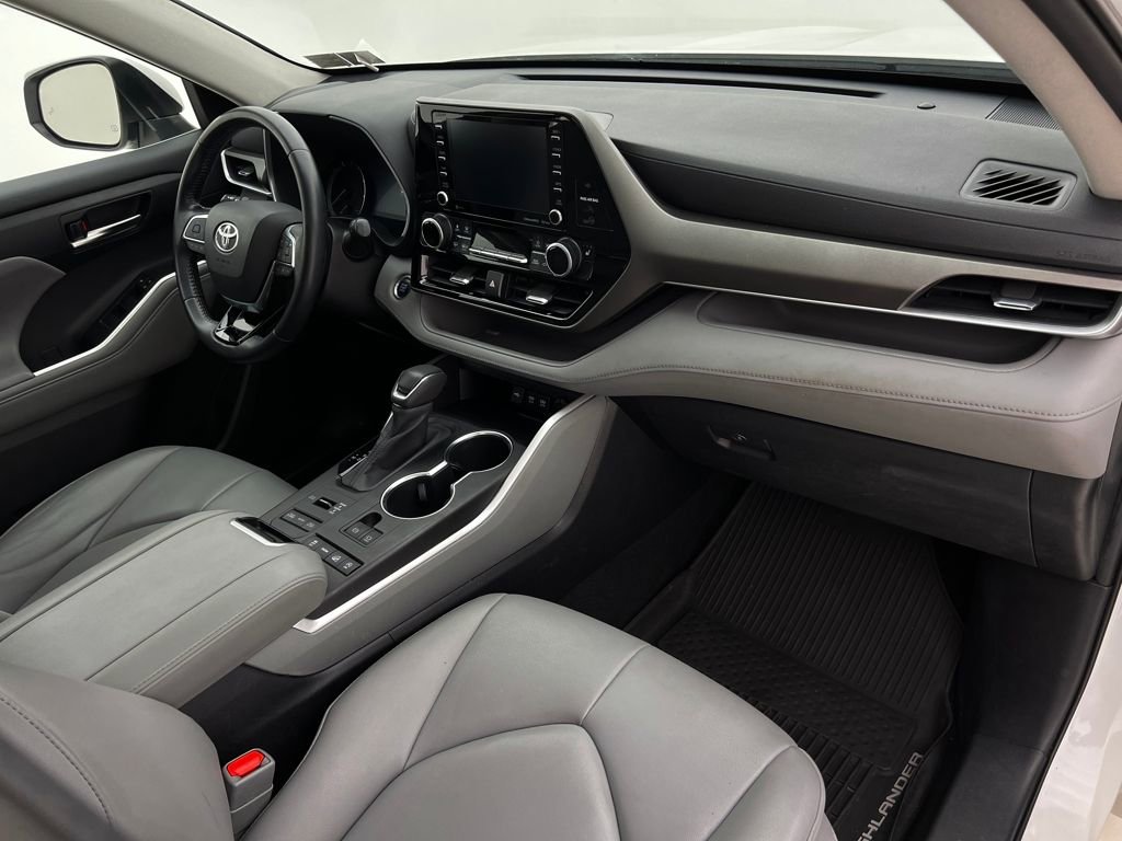 Used 2020 Toyota Highlander XLE image 13