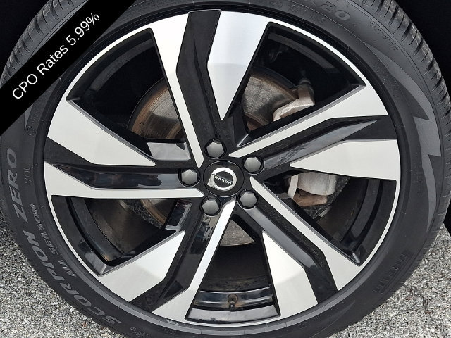 Certified 2024 Volvo XC40 B5 Ultimate w/ Climate Package AWD/4WD image 10