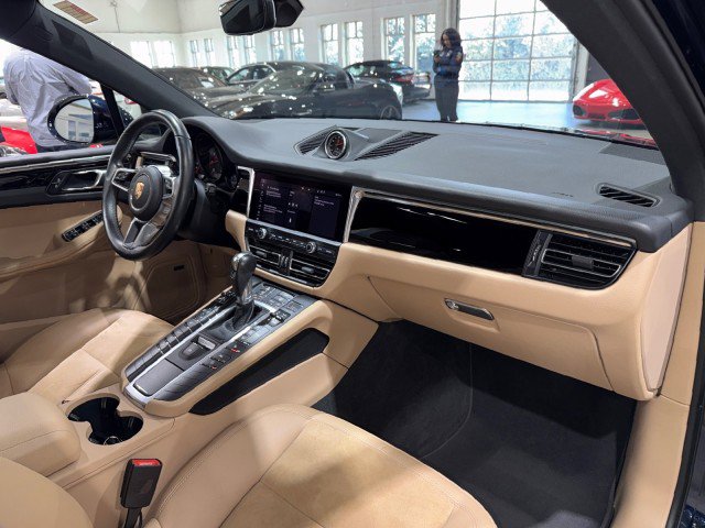 Used 2021 Porsche Macan w/ Premium Package image 70
