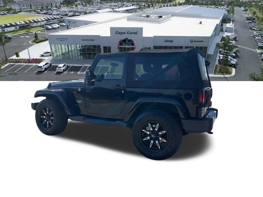 Used 2015 Jeep Wrangler Sahara w/ Connectivity Group AWD/4WD image 16