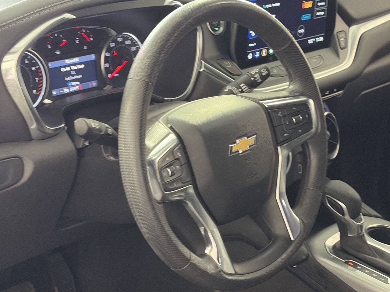 Used 2025 Chevrolet Blazer LT FWD image 13