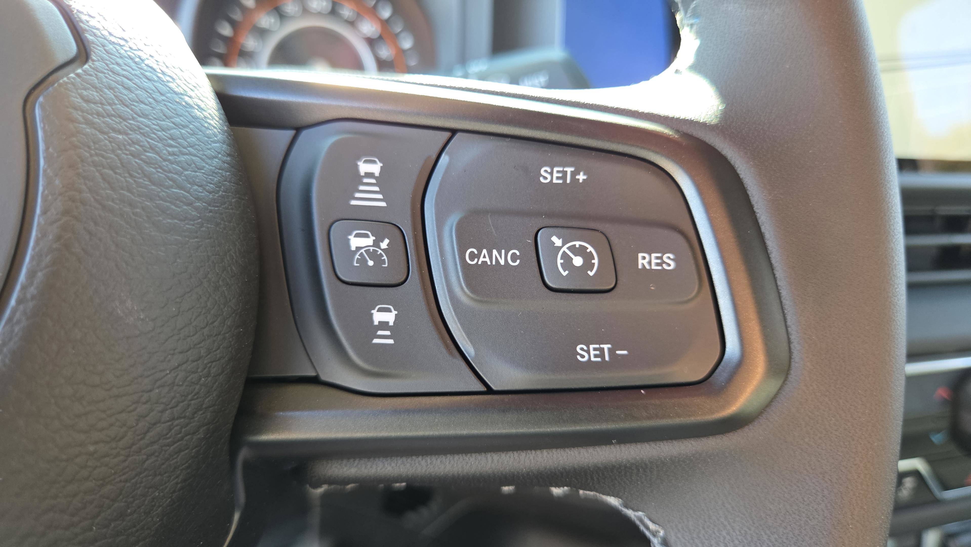 Used 2025 Jeep Wrangler Unlimited Rubicon w/ Technology Group image 38