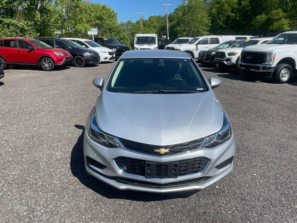 Used 2018 Chevrolet Cruze LT w/ Convenience Package FWD image 3