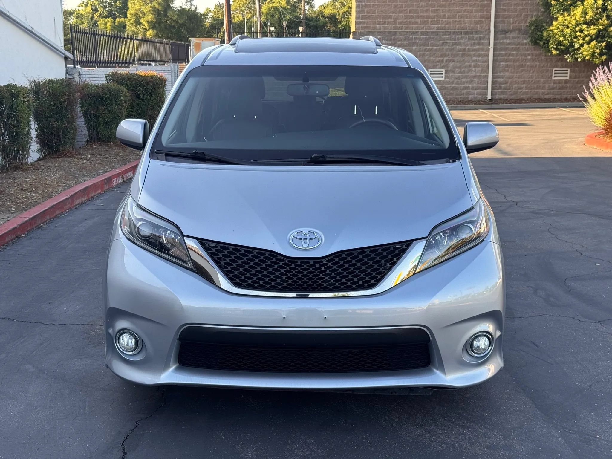 Used 2017 Toyota Sienna SE FWD image 9
