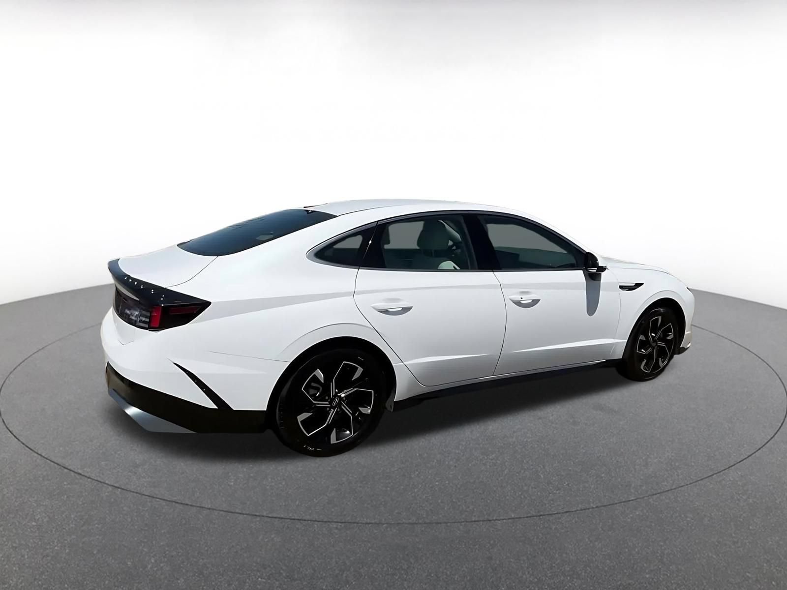 Used 2025 Hyundai Sonata SEL FWD image 12