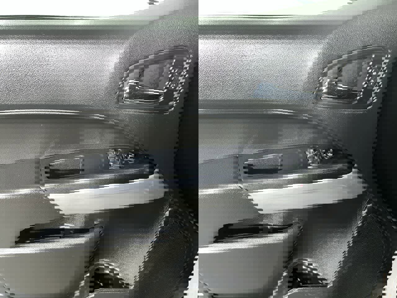 Used 2020 Chevrolet Colorado LT w/ Safety Package image 5