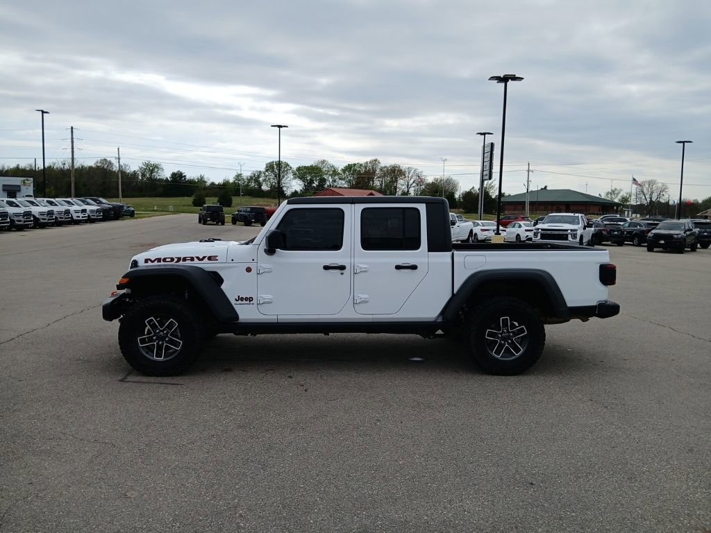 Used 2025 Jeep Gladiator Mojave w/ Convenience Group image 5