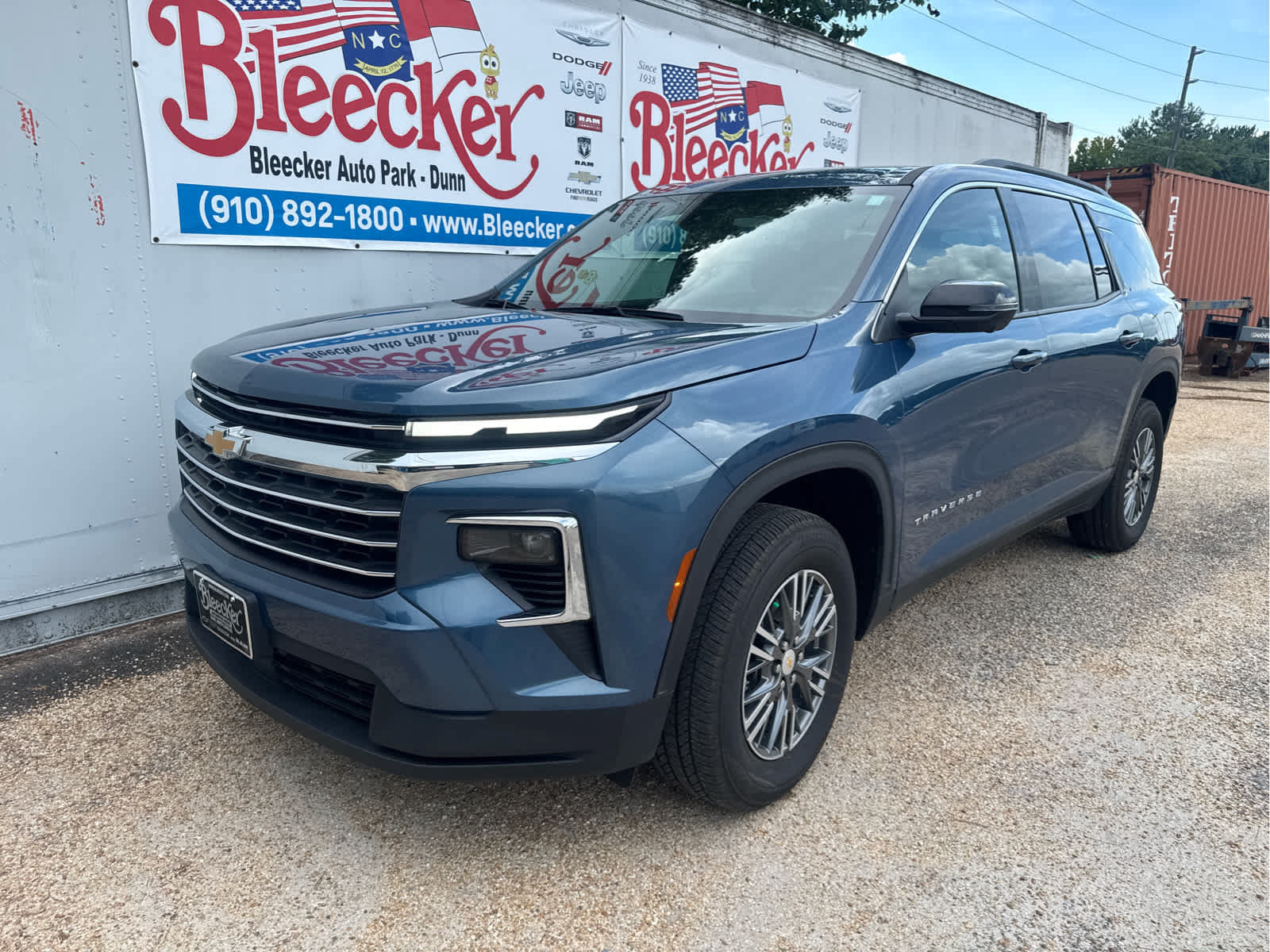Used 2025 Chevrolet Traverse LT w/ Driver Confidence Package FWD image 6