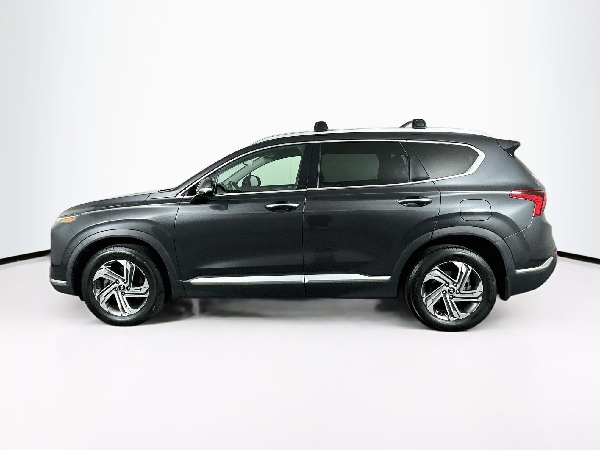 Used 2022 Hyundai Santa Fe SEL w/ Convenience Package FWD image 4