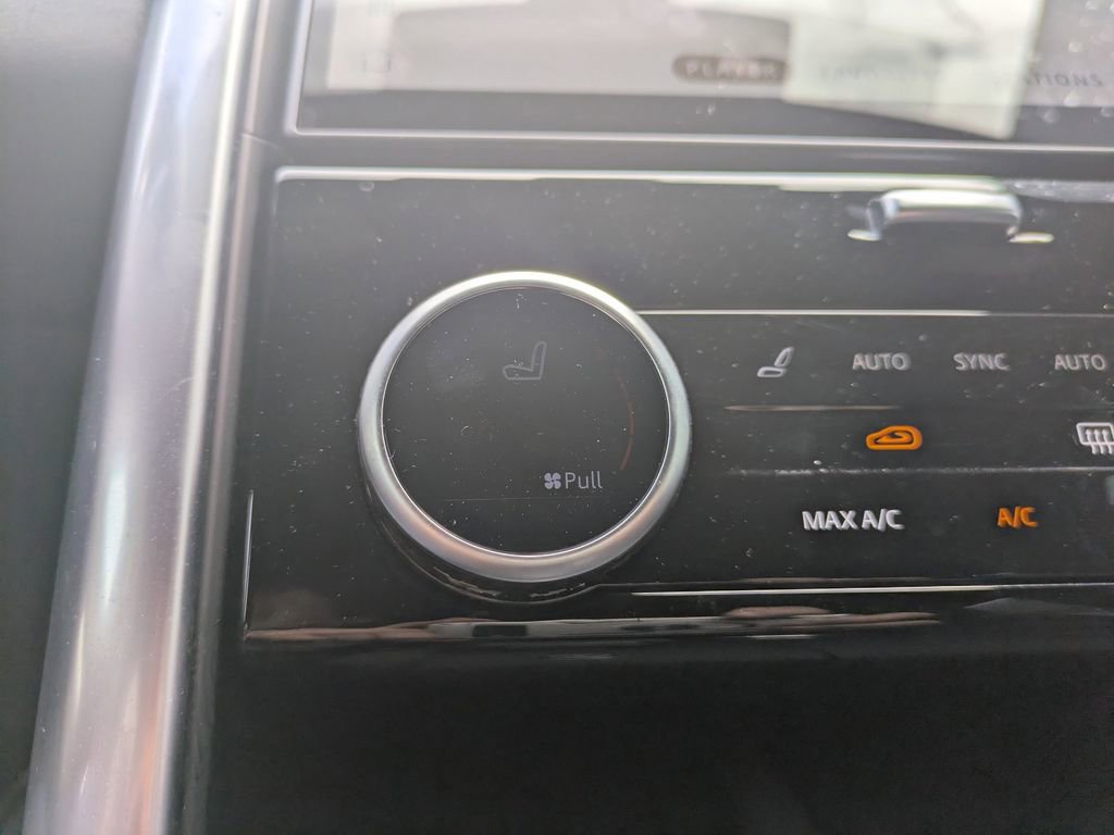 Certified 2025 Land Rover Discovery S image 26