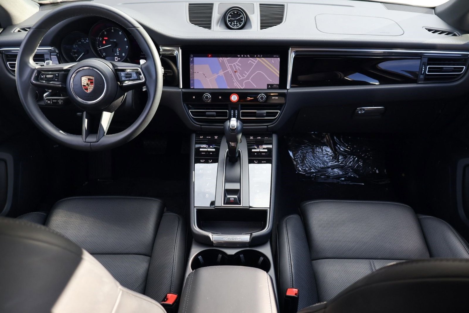 Certified 2025 Porsche Macan image 20