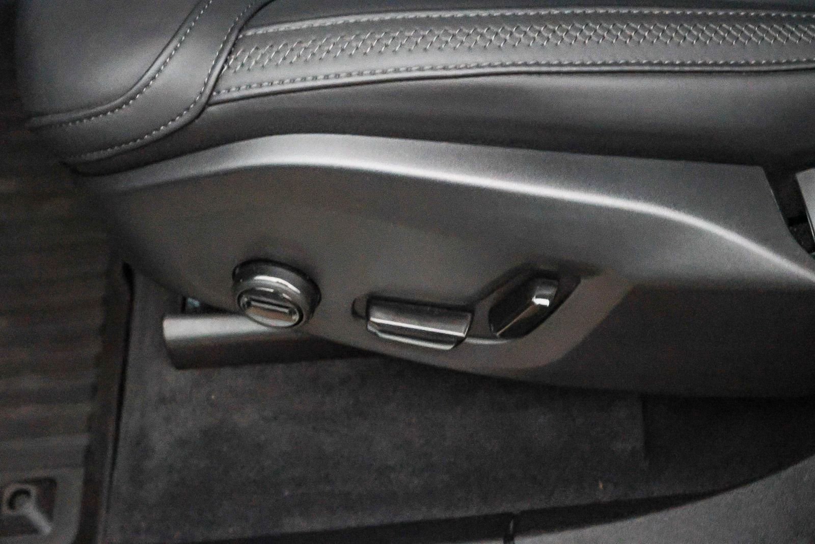 Used 2025 Volvo XC90 B6 Plus w/ Protection Package Premier image 31