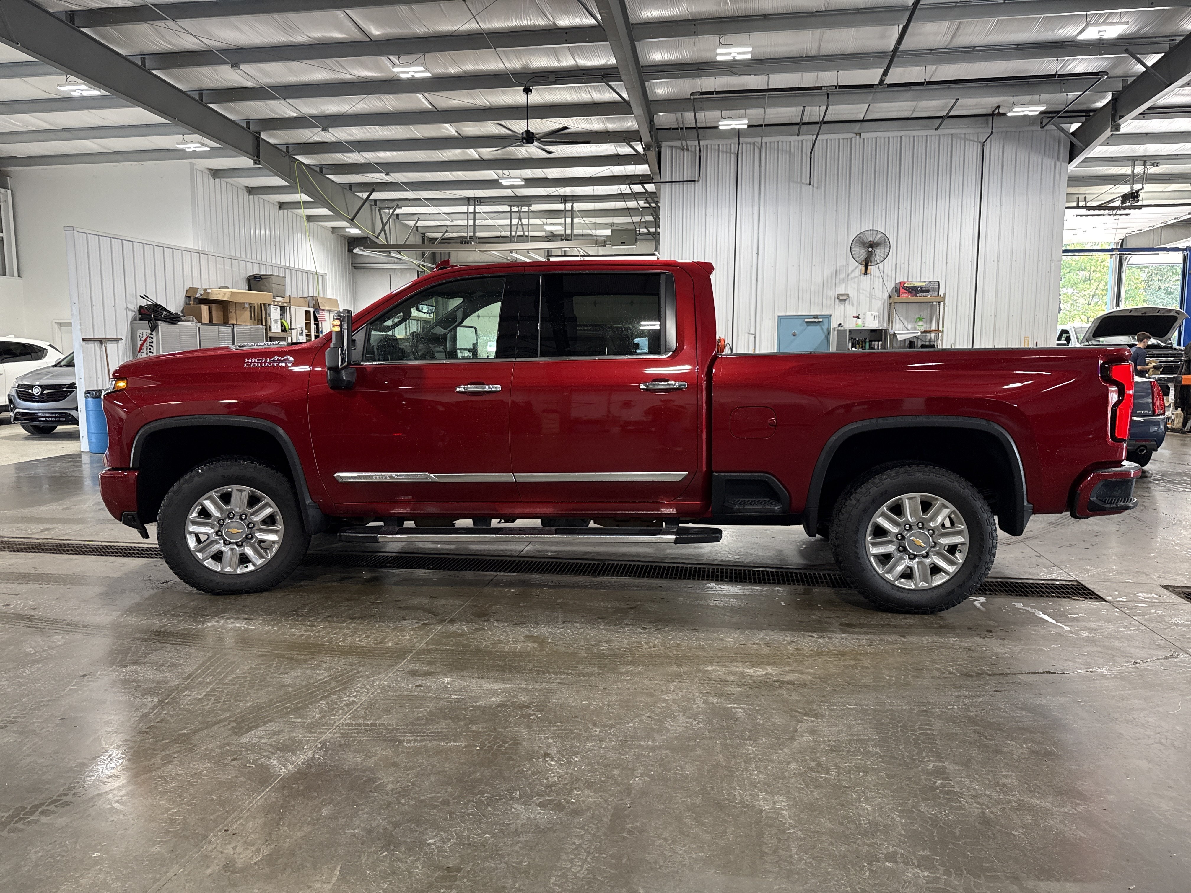 Used 2025 Chevrolet Silverado 2500 High Country w/ Technology Package AWD/4WD image 7