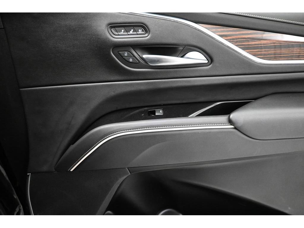 Used 2021 Cadillac Escalade Premium Luxury AWD/4WD image 17