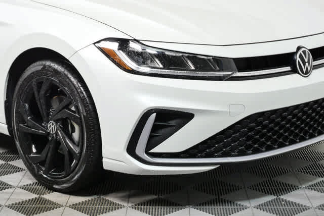 Certified 2025 Volkswagen Jetta SE w/ Black Wheel Package FWD image 36