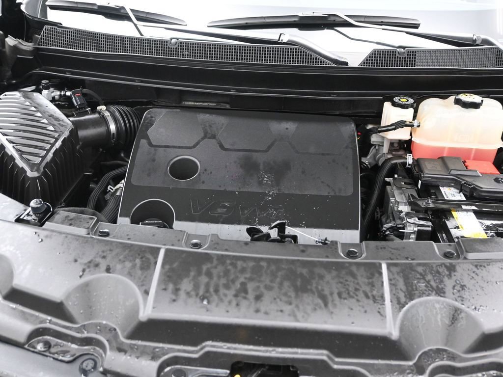 Used 2023 Chevrolet Traverse LS image 21