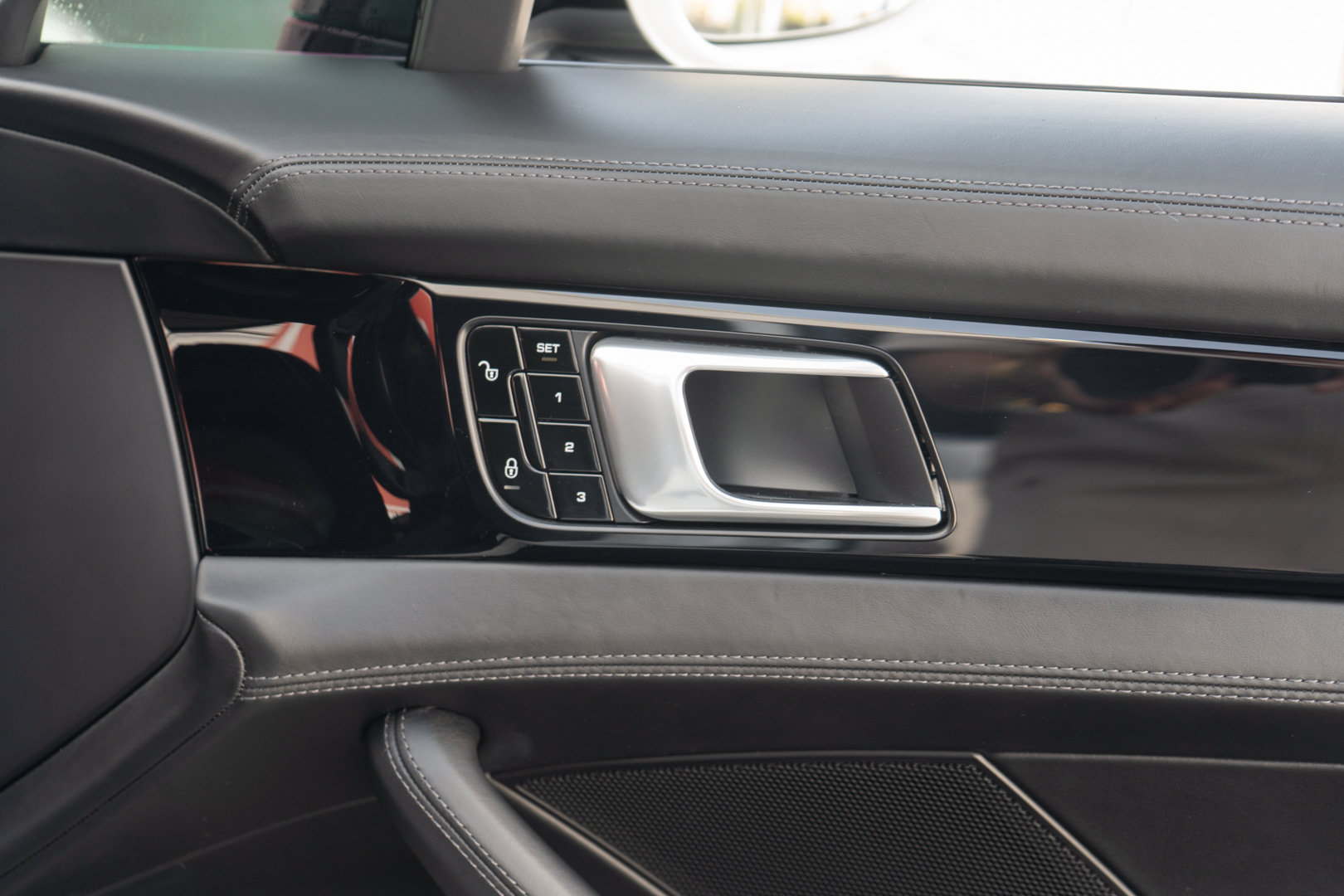 Used 2018 Porsche Panamera Turbo S AWD/4WD image 31