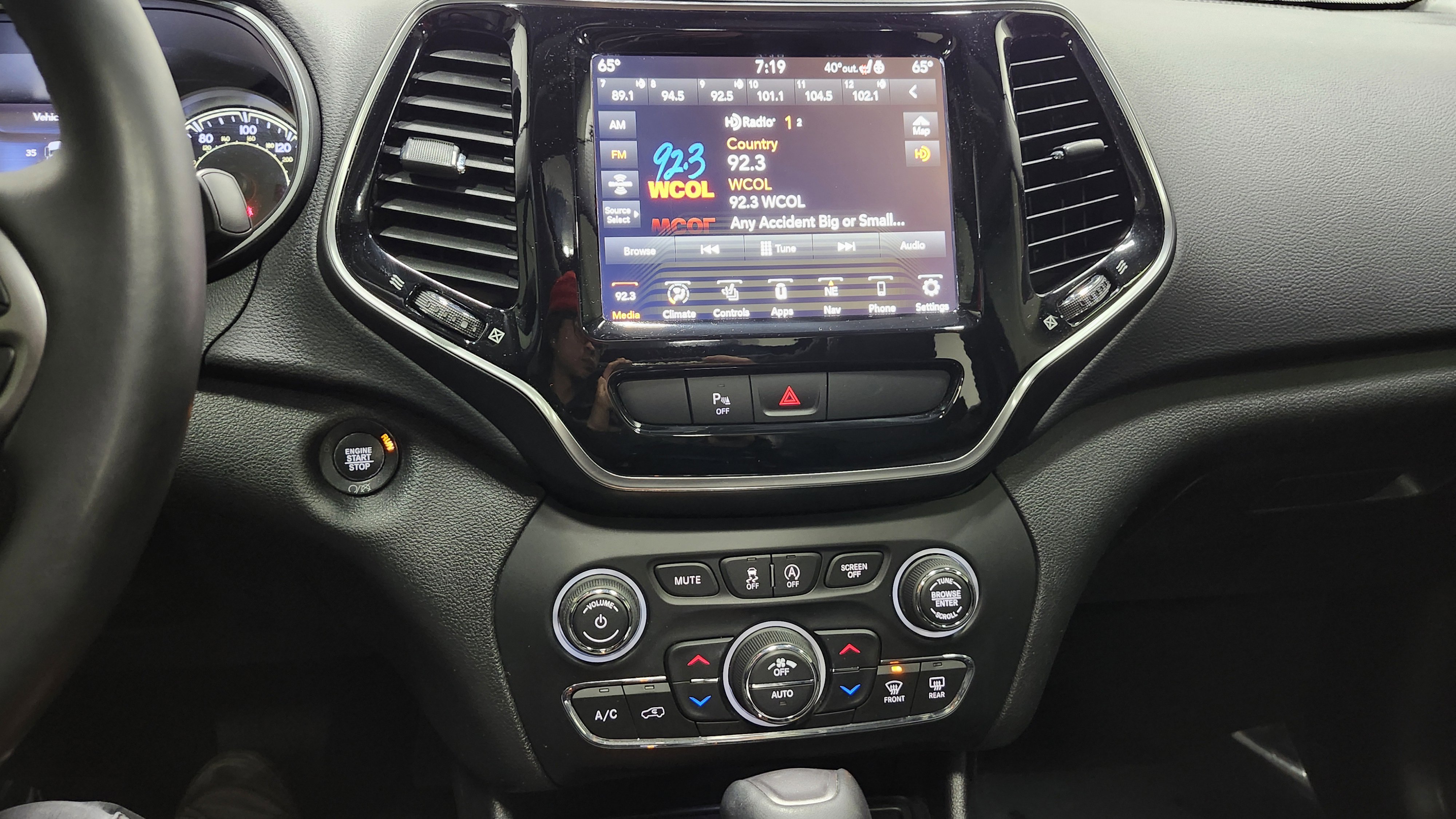 Used 2020 Jeep Cherokee Limited image 32