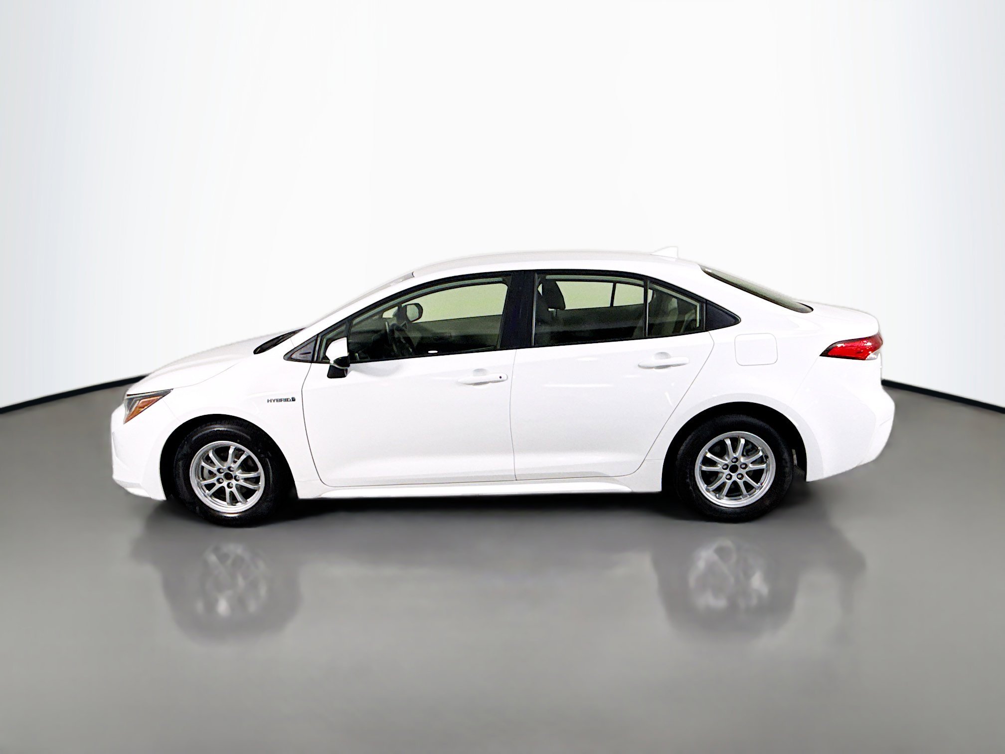 Used 2021 Toyota Corolla LE image 6