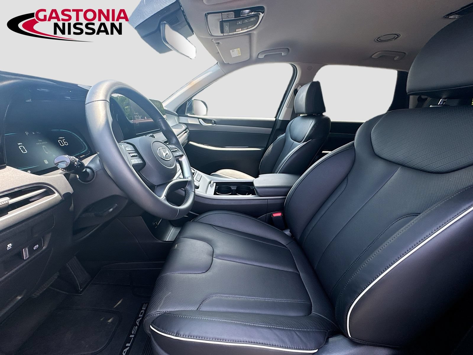 Used 2025 Hyundai Palisade SEL FWD image 29