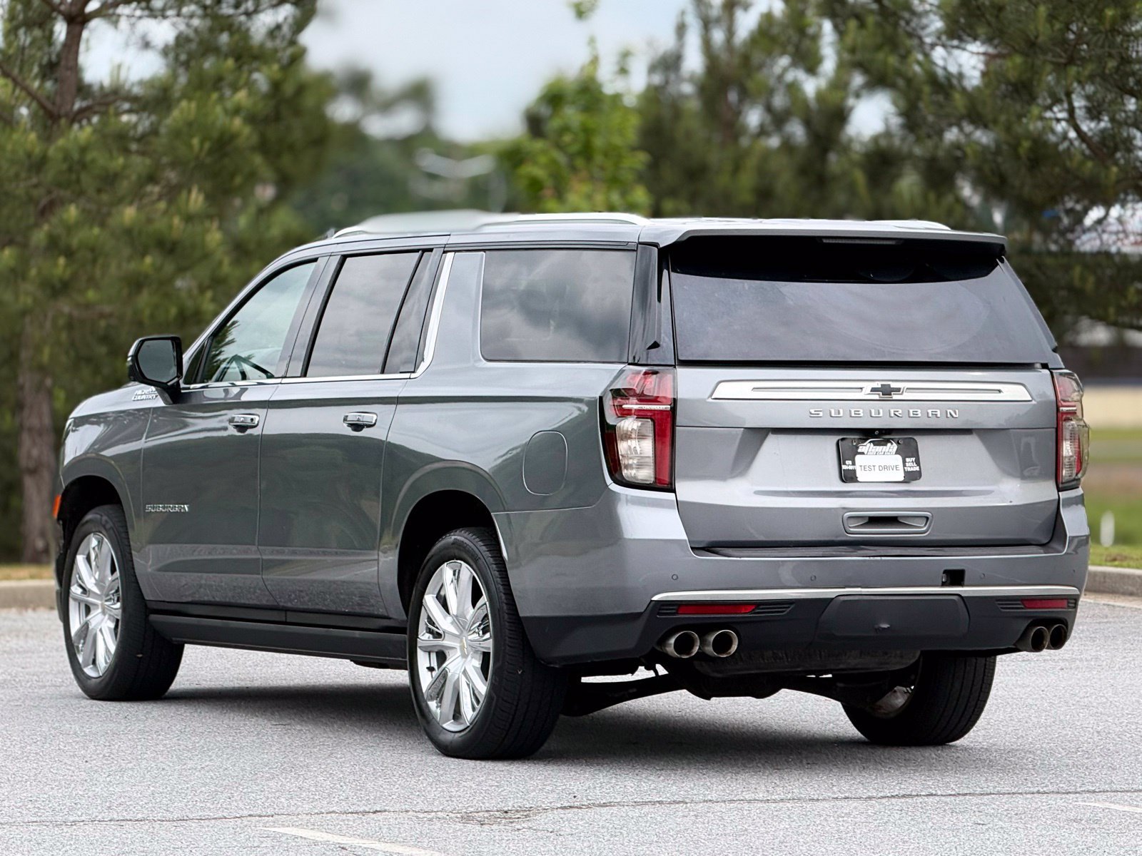 Used 2022 Chevrolet Suburban High Country AWD/4WD image 10