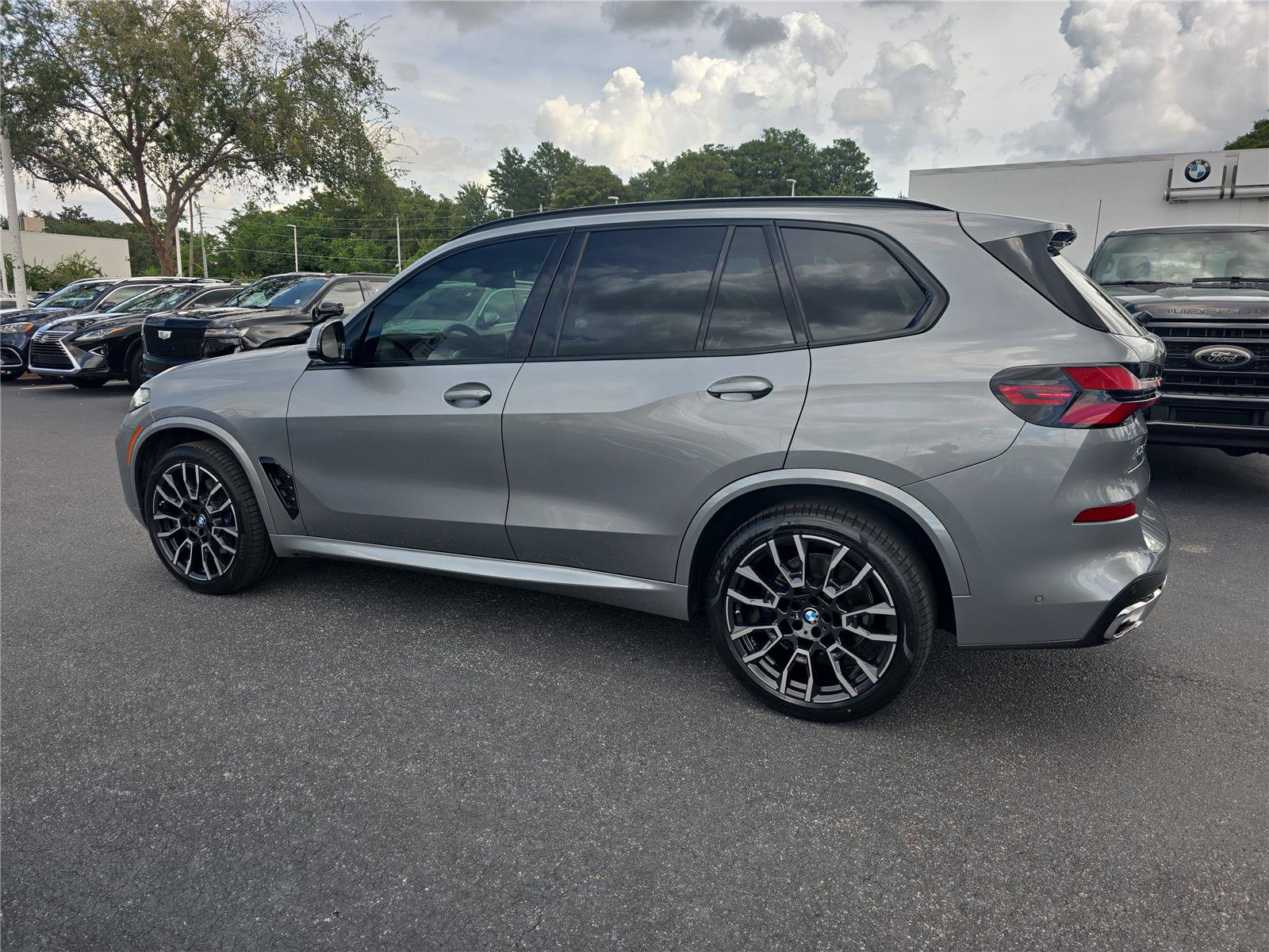 Certified 2024 BMW X5 sDrive40i w/ M Sport Package RWD image 5