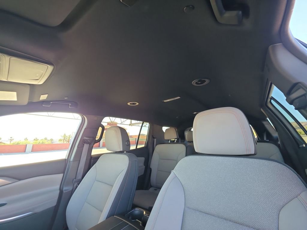 Used 2025 Chevrolet Traverse LT image 19