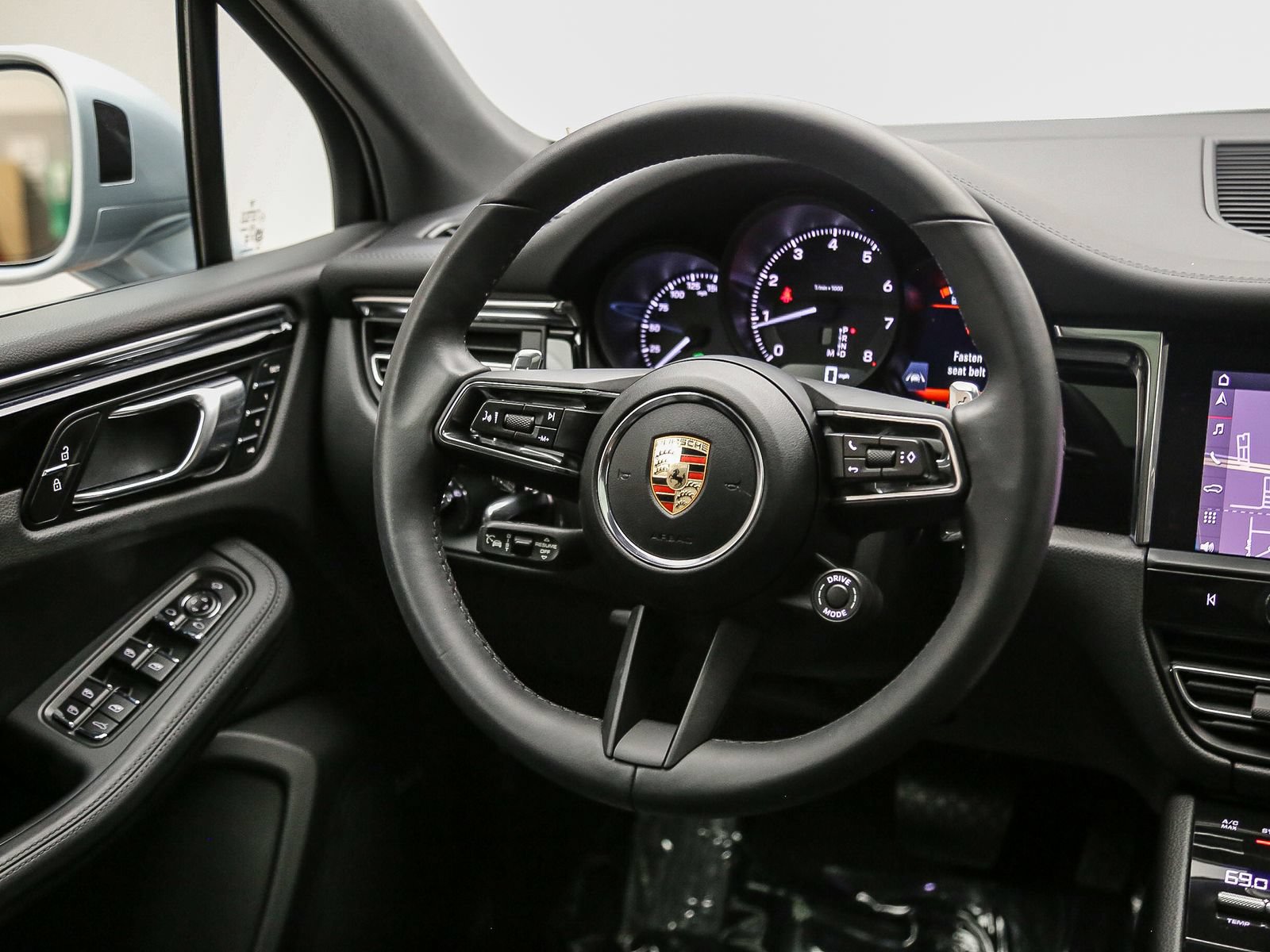 Certified 2026 Porsche Macan AWD/4WD image 19