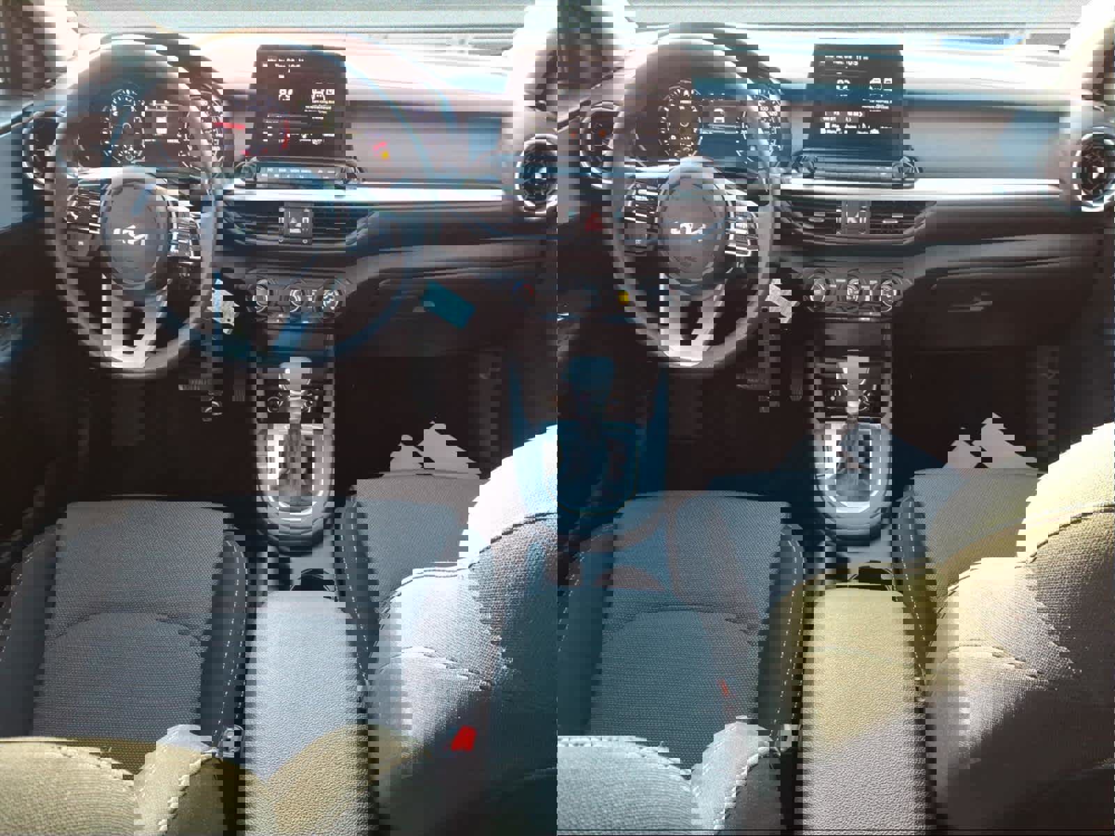 Used 2023 Kia Forte LXS w/ LXS Technology Package image 10