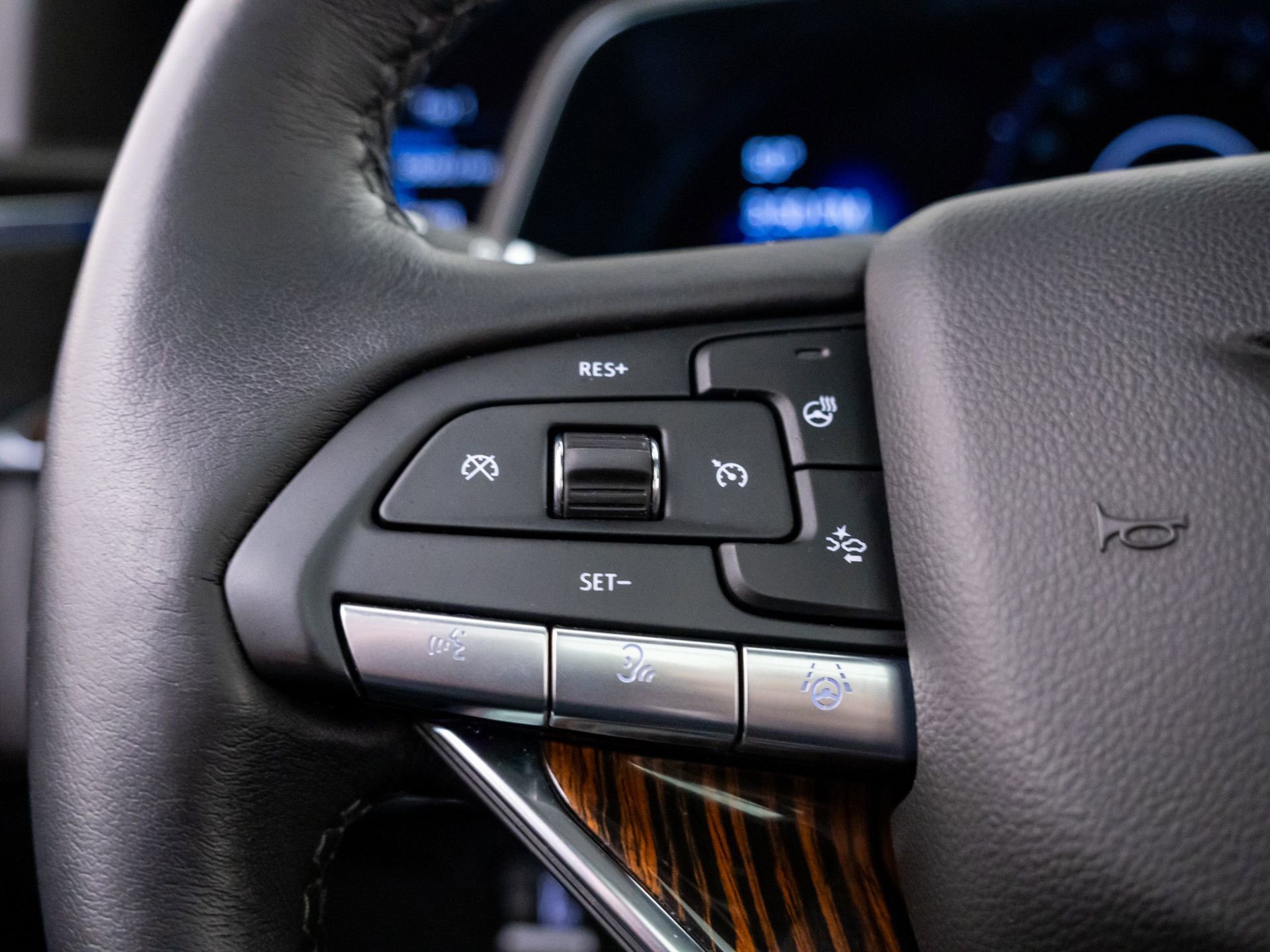 Certified 2024 Cadillac Escalade Premium Luxury AWD/4WD image 32
