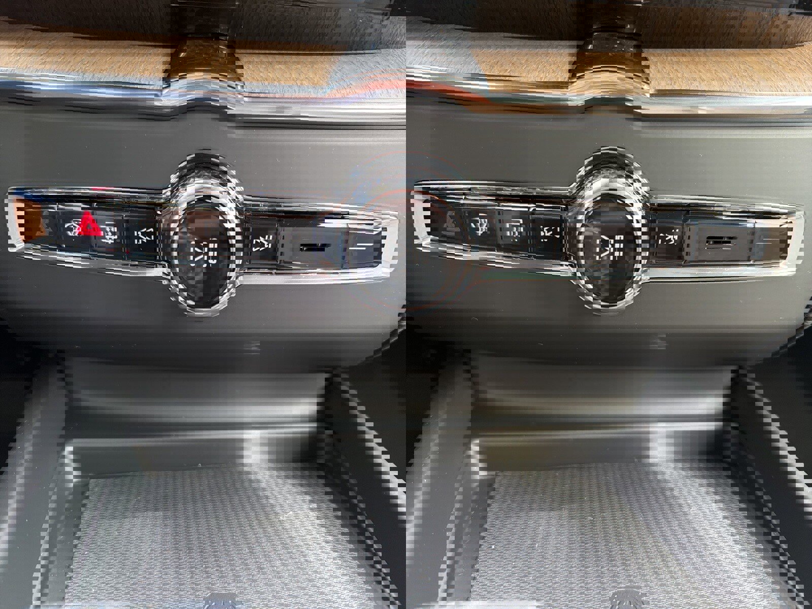 New 2026 Volvo XC60 B5 Plus w/ Protection Package Premier image 27