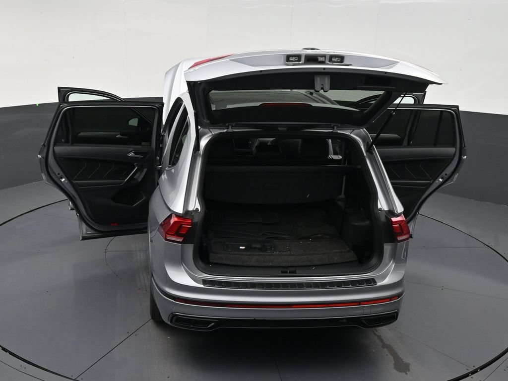 Used 2023 Volkswagen Tiguan SE R-Line FWD image 32