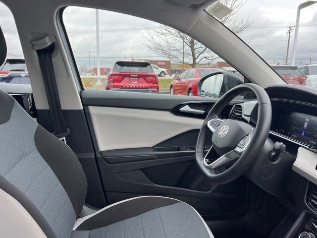 Used 2025 Volkswagen Taos S image 33